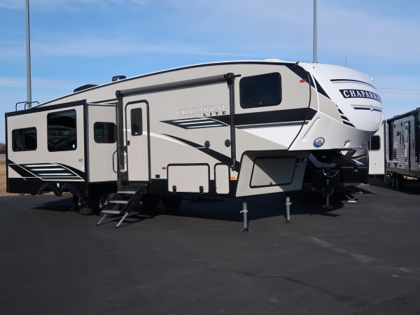 2021 Coachmen Chaparral Lite 34' 30RLS | Holiday RV Sales and Service